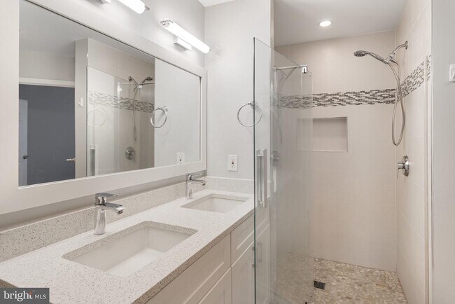 Building Photo - 8315 Sanderling Way
