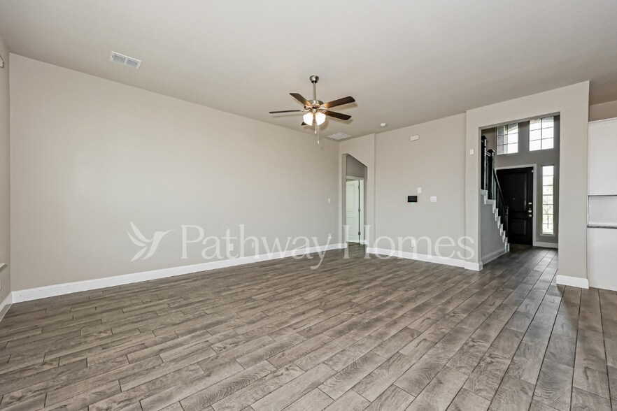 Building Photo - 838 Poppie Ln
