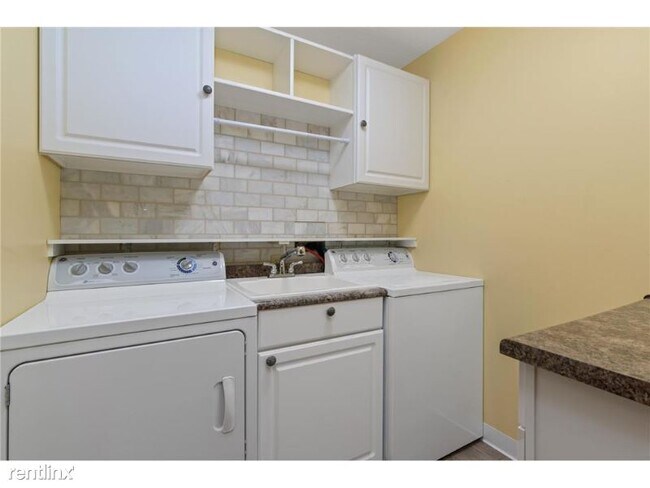 Building Photo - 2 br, 2 bath Townhome - 2056 Willow Cir
