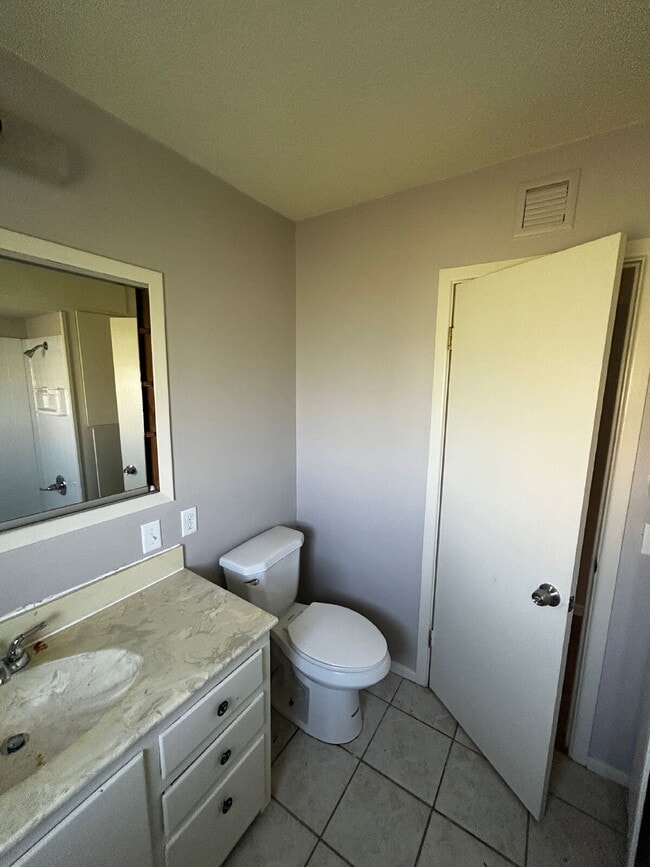 Building Photo - Country Living! Newly Updated 3-bed/2-bath...