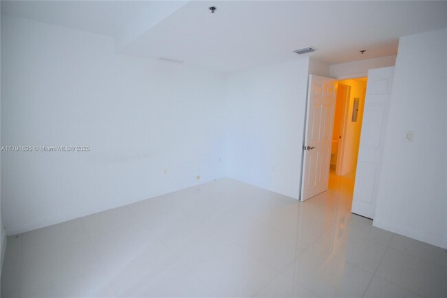 Building Photo - 6362 Collins Ave