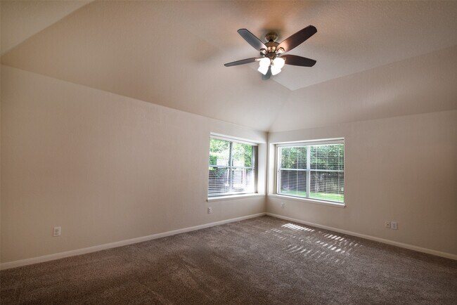 Building Photo - 22 E Hobbit Glen Dr