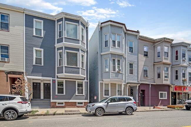 Building Photo - 349 Meridian St