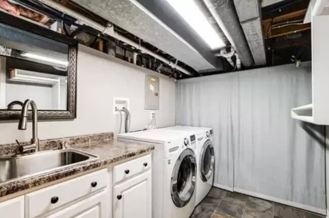 Building Photo - Beautiful 4BR 2BA Rambler in Roseville