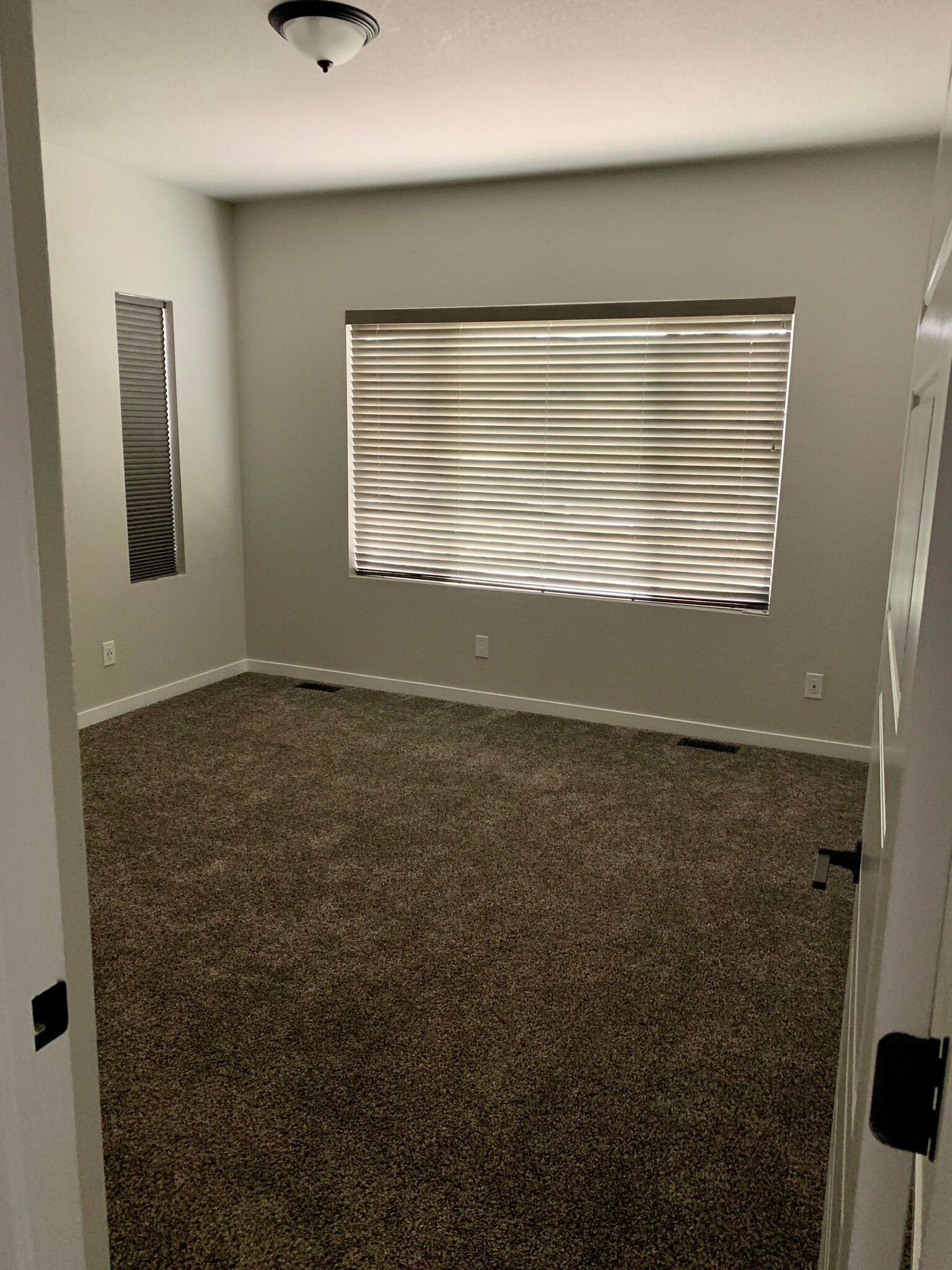 Building Photo - 6461 Vistancia Ave