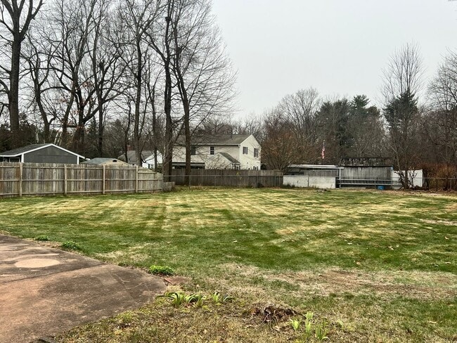 Building Photo - Beautiful, Single Family Colonial for Rent in Springfield!