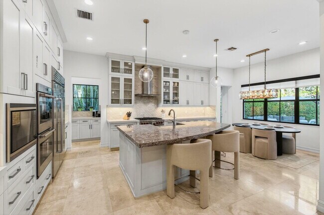 Building Photo - 17662 Cadena Dr