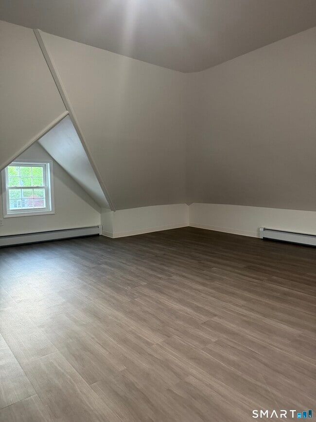 Building Photo - 11 Strant St