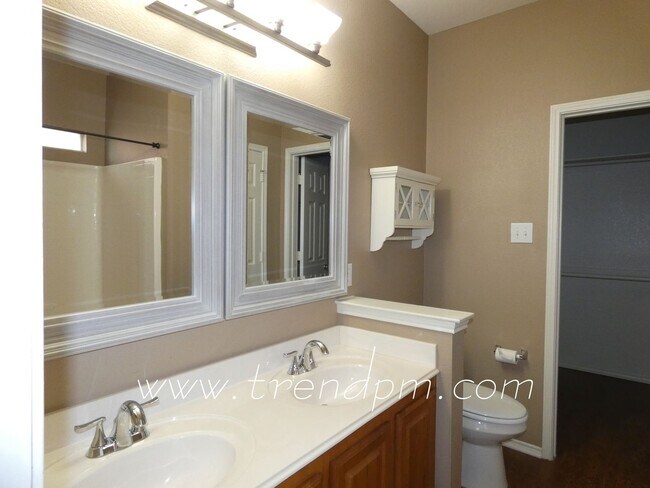Building Photo - 9020 Belvedere Dr