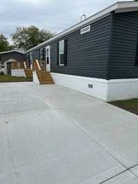 Building Photo - 14001 S Western Ave