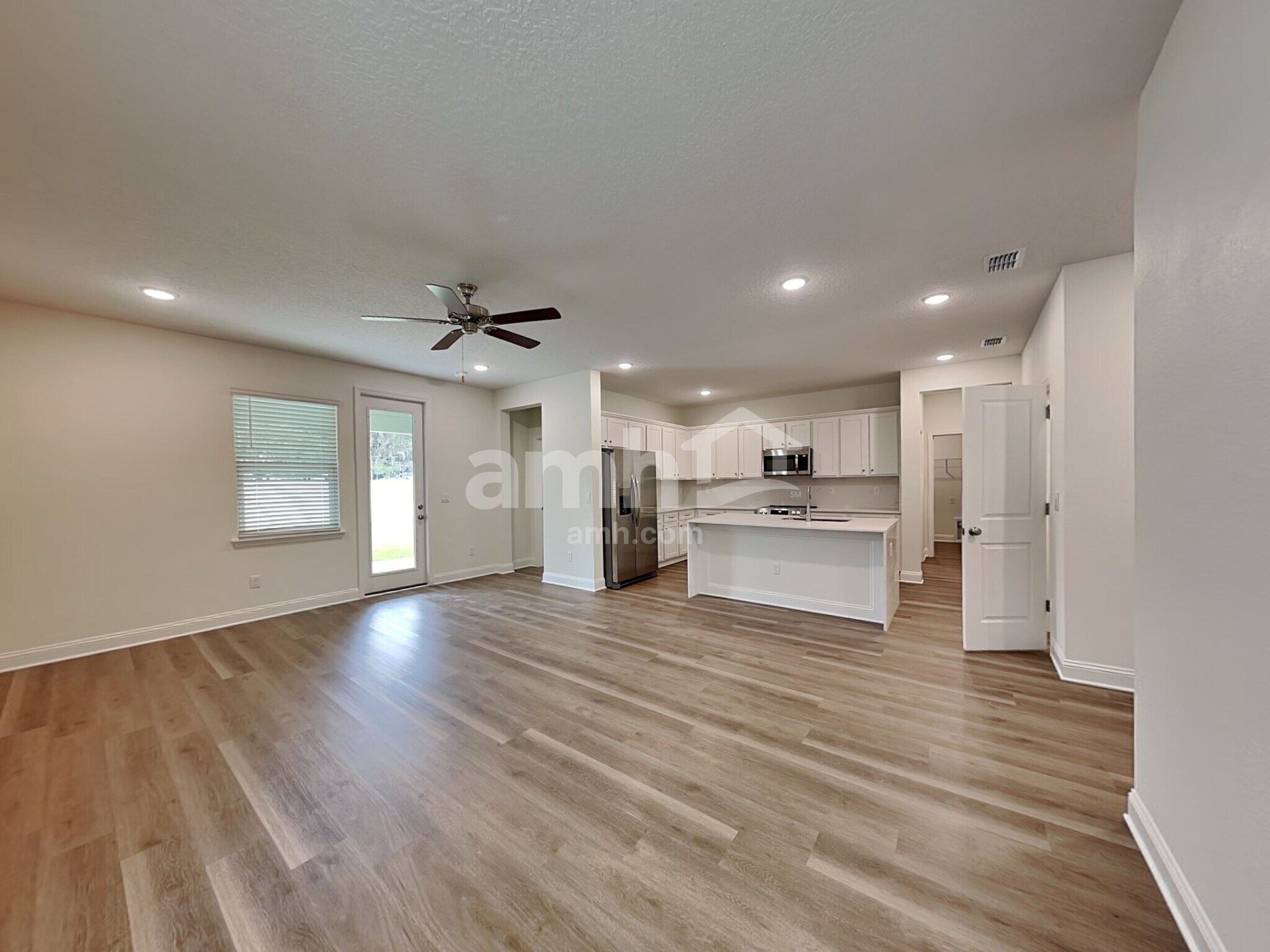 Building Photo - 11661 Hillside Dr