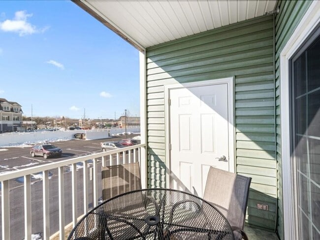 Building Photo - For Rent: Beautifully updated 2-bed/2-bath condo, Sandpiper Village, Rehoboth. $2,000.00/month. P...