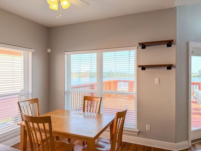 Building Photo - 2572 Gulf Breeze Ave