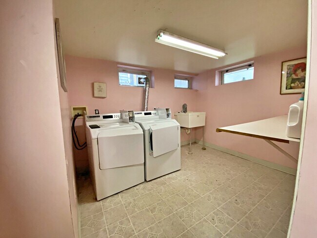 Building Photo - 44 White St