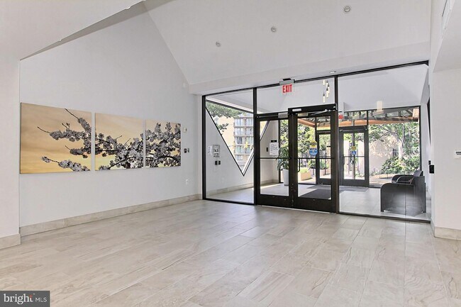 Building Photo - 1301 N Courthouse Rd