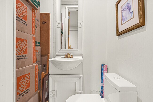 Building Photo - 5925 Almeda Rd