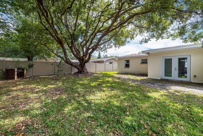 Building Photo - 2454 Whitman St