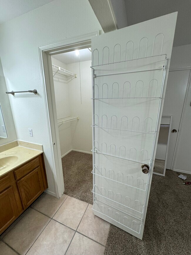 Building Photo - 9538 Cloverdale