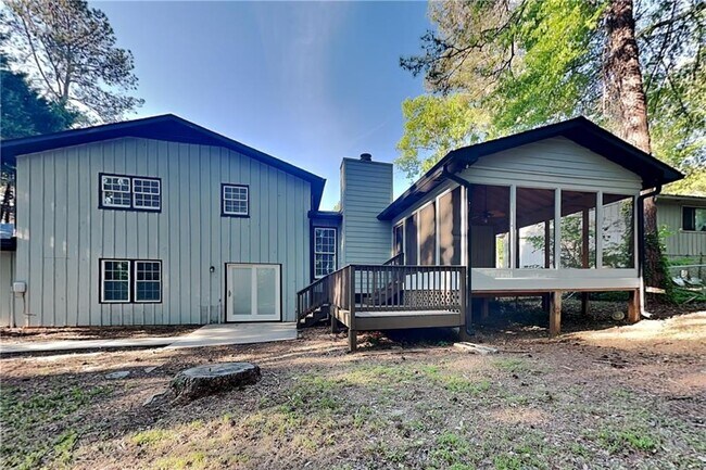 Building Photo - 281 Sumter Dr NE