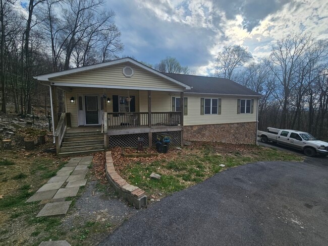 Building Photo - 852 Gray Fox Rd