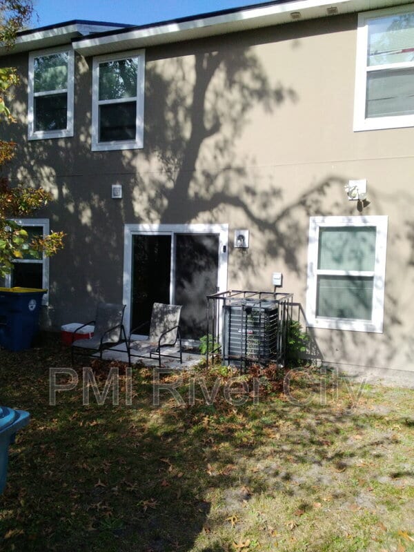 Building Photo - 7608 Rain Forest Dr N