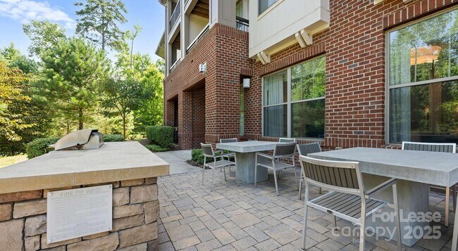 Building Photo - 10624 Parrish St