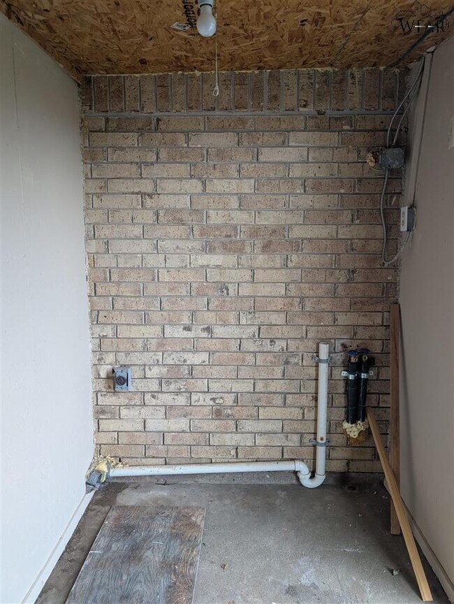 Building Photo - 2805 S Bandera Dr