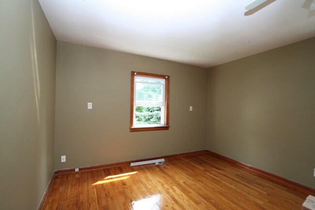 Building Photo - 548 Fremont Ave NW