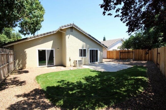 Building Photo - Galt 3 Bed 2 Bath Home