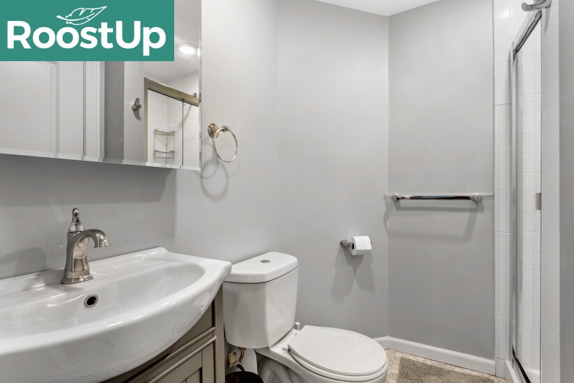 Building Photo - Furnished Bedroom with Private Bath in Eas...