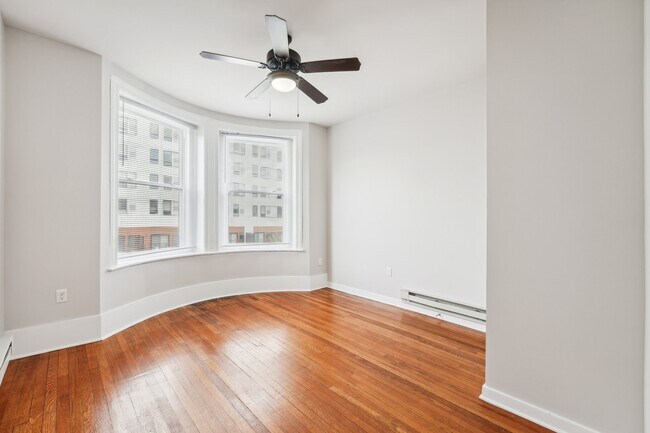 Building Photo - 4300 Chestnut St