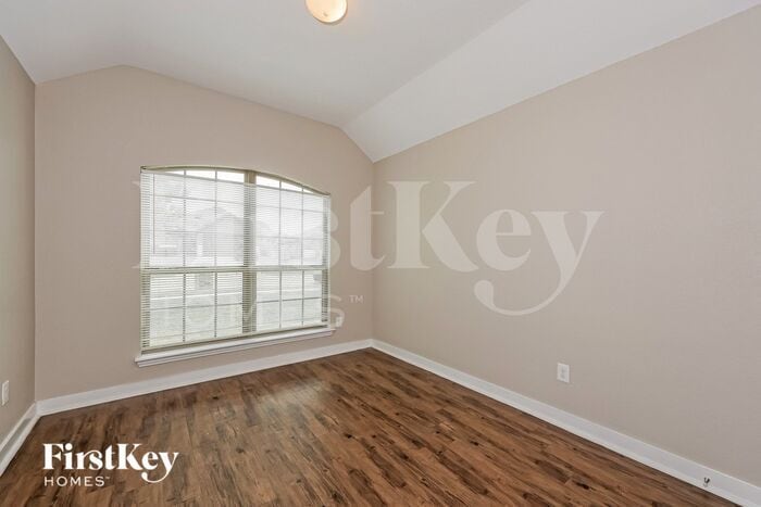 Building Photo - 708 Woodcrest Dr