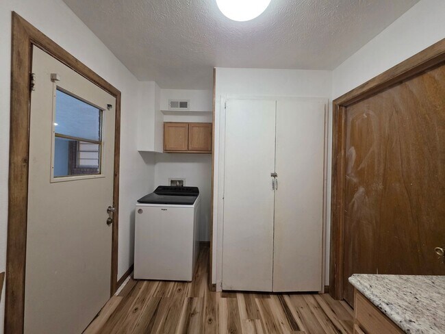 Building Photo - Cute 4 bedroom home in Shawnee