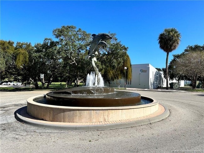 Building Photo - 138 NE Coastal Dr