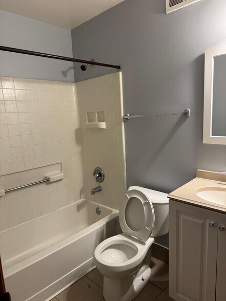 Building Photo - 871 Symphony Dr