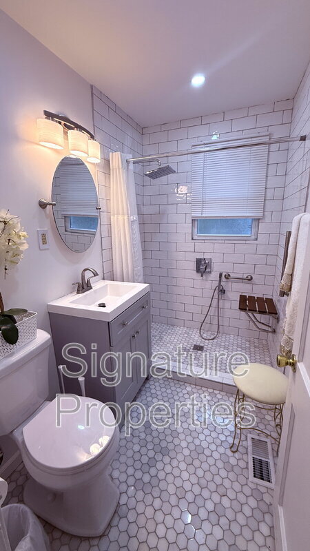 Building Photo - 401 Craven St