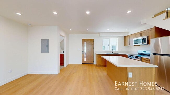Building Photo - 6445 Satsuma Ave
