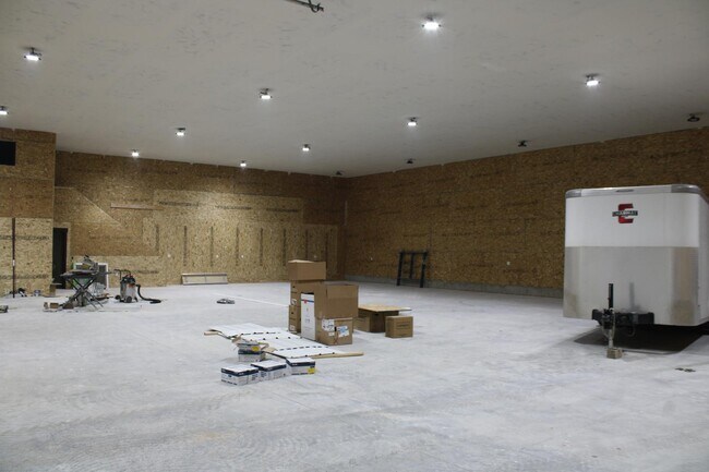 Building Photo - 61 W 465 N