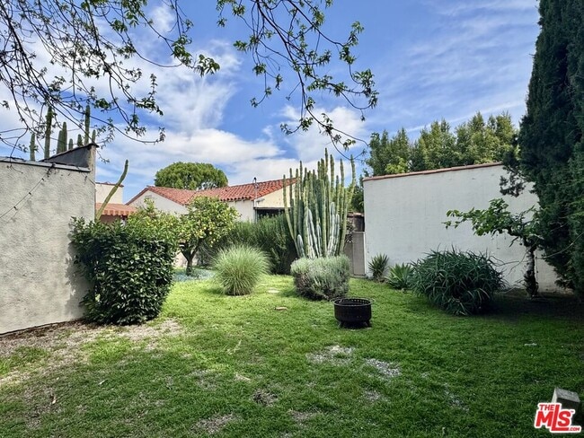 Building Photo - 3564 Dover St