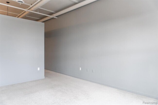 Building Photo - 100 N Center St