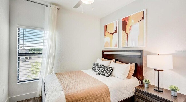 Building Photo - 8044 Gulfstream Ct