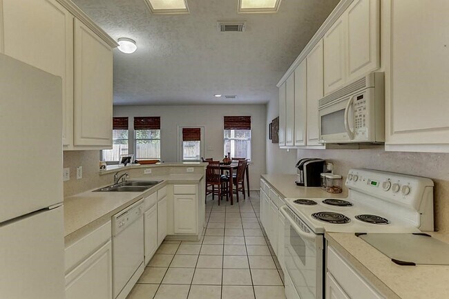 Building Photo - 9002 Elm Drake Ln