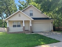 Building Photo - Southeast/Oak Grove Area!