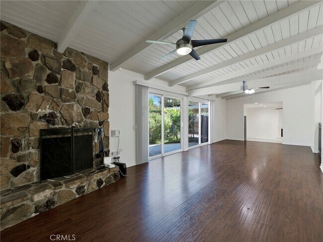 Building Photo - 10918 Reseda Blvd