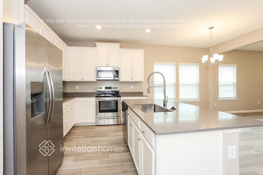 Building Photo - 10051 Lemon Grass Ln