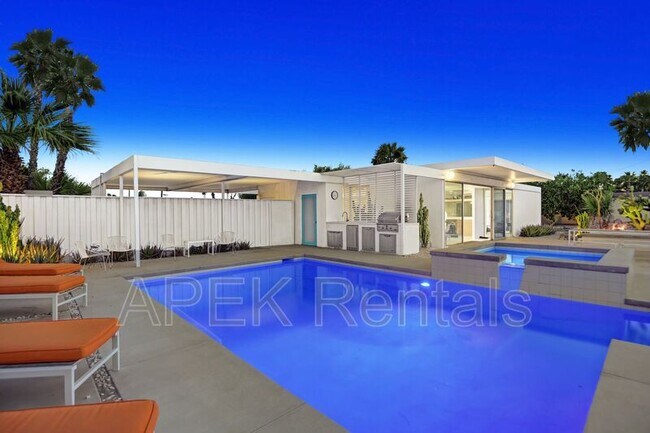 Building Photo - 3133 N Sunnyview Dr