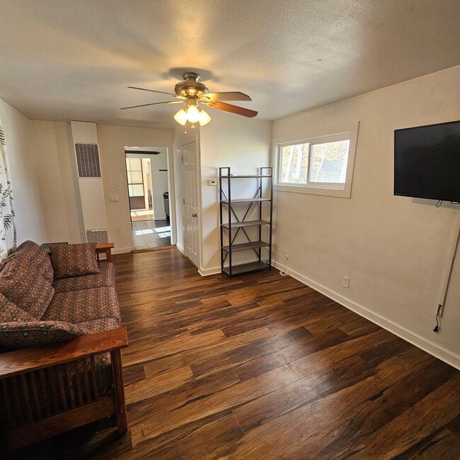 Building Photo - Home For Rent