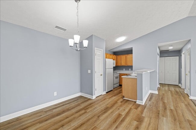 Building Photo - Cross Pointe Business Park***Walking Distance to Costco***2 Bedroom Apartment Promenade Developme...