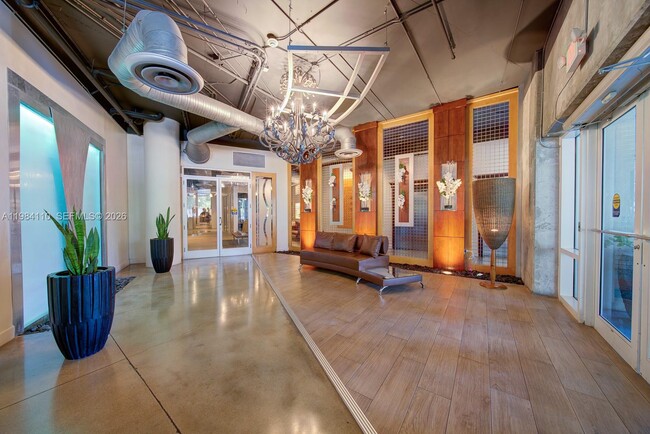 Building Photo - 10 SW South River Dr