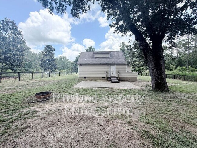 Building Photo - 668 McKenzie Rd